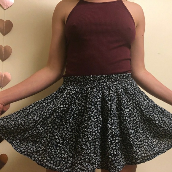 Brandy Melville Floral Flowy Skirt one size - Picture 2 of 3